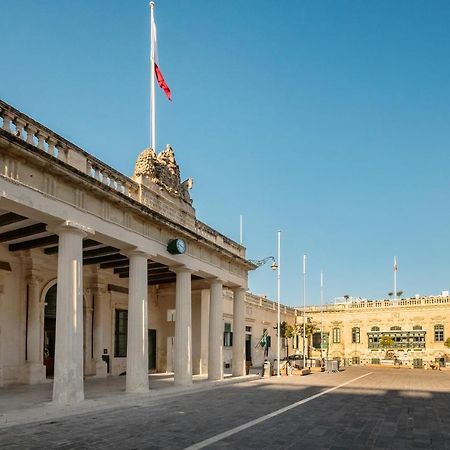 Valletta Main Street Apartment Deluxe Екстер'єр фото