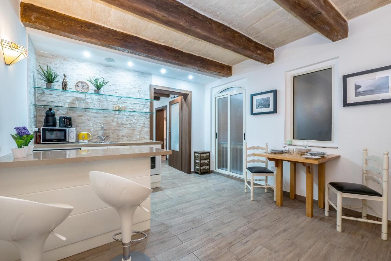 Valletta Main Street Apartment Deluxe Екстер'єр фото