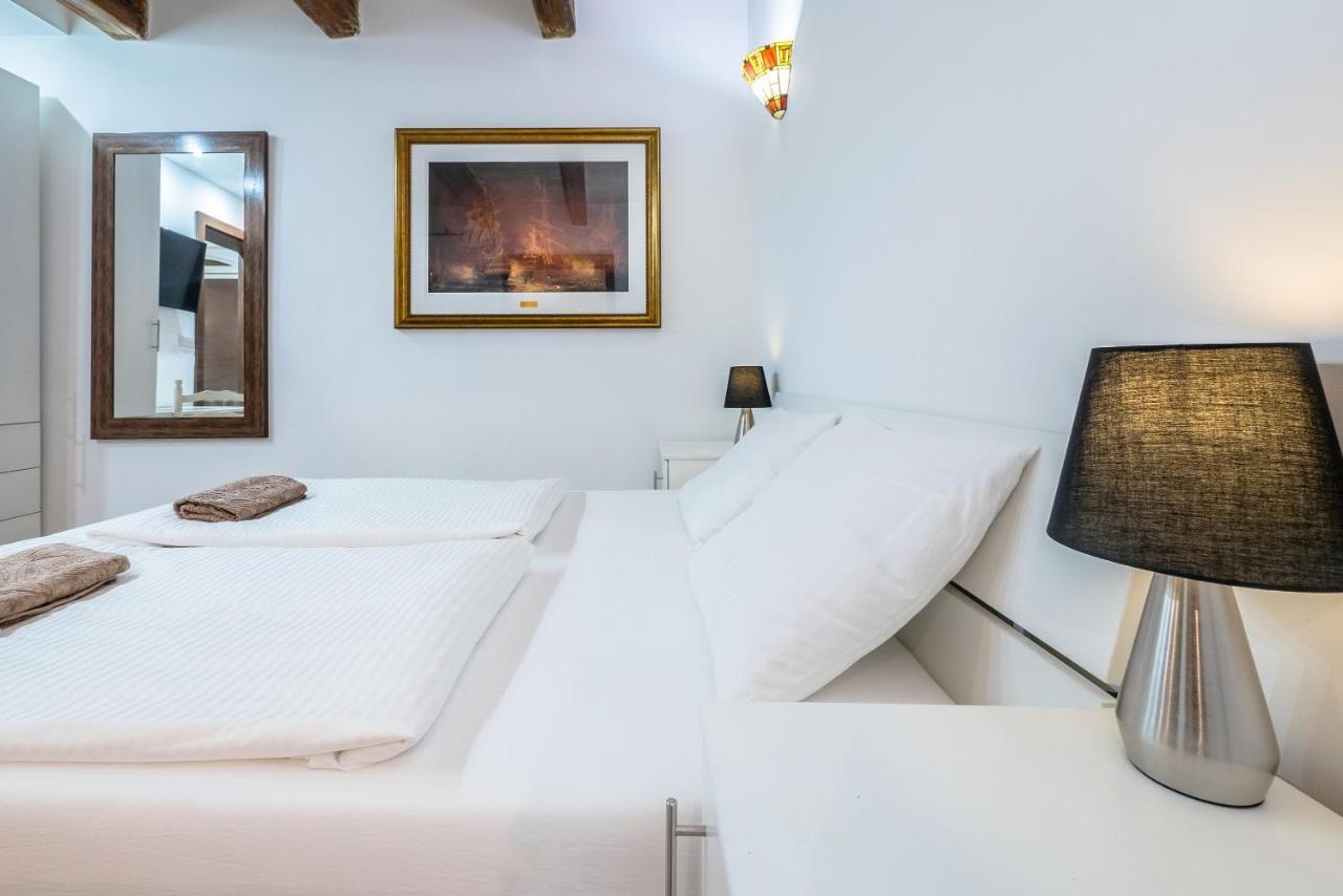 Valletta Main Street Apartment Deluxe Екстер'єр фото