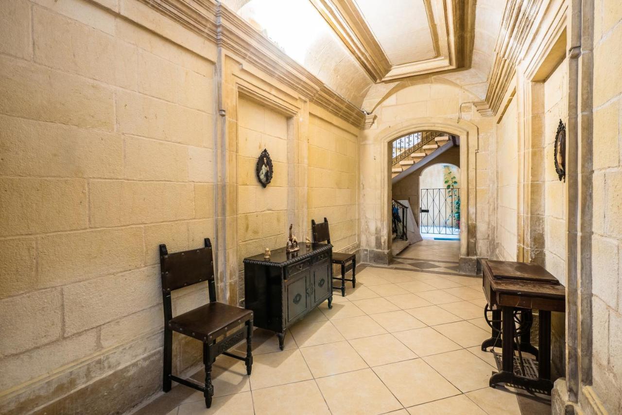 Valletta Main Street Apartment Deluxe Екстер'єр фото