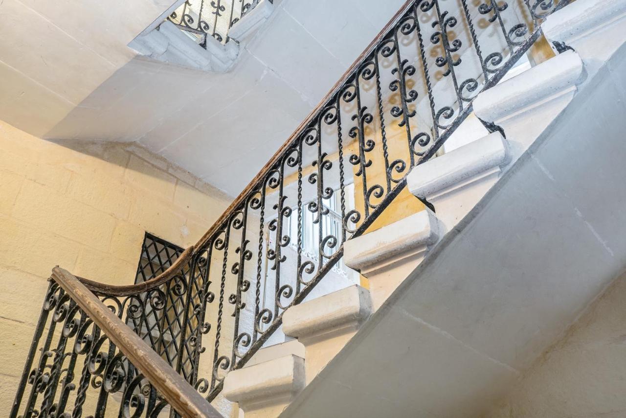 Valletta Main Street Apartment Deluxe Екстер'єр фото