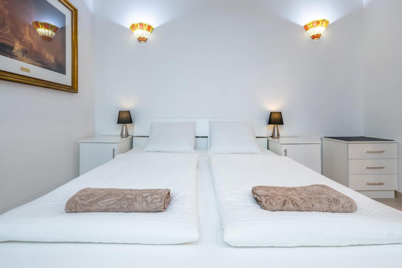Valletta Main Street Apartment Deluxe Екстер'єр фото