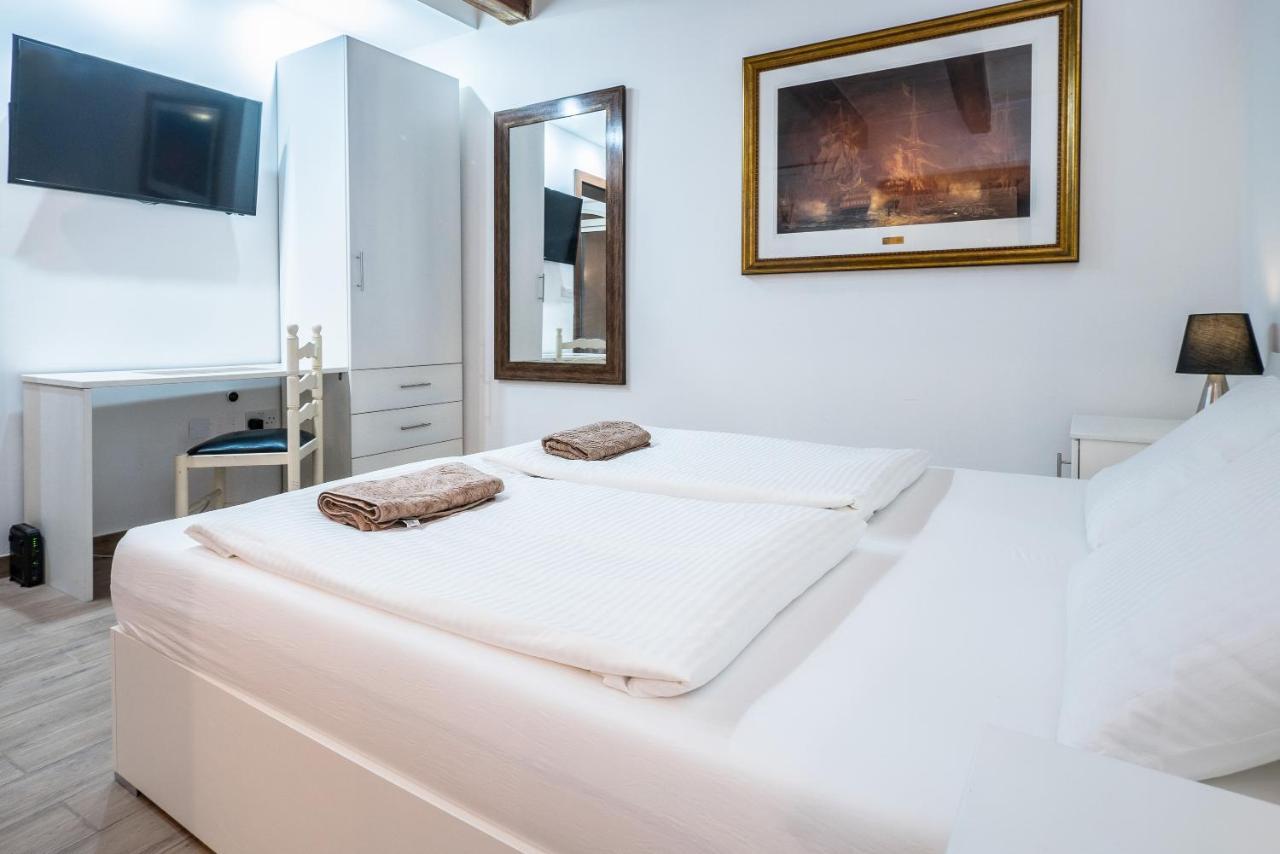 Valletta Main Street Apartment Deluxe Екстер'єр фото